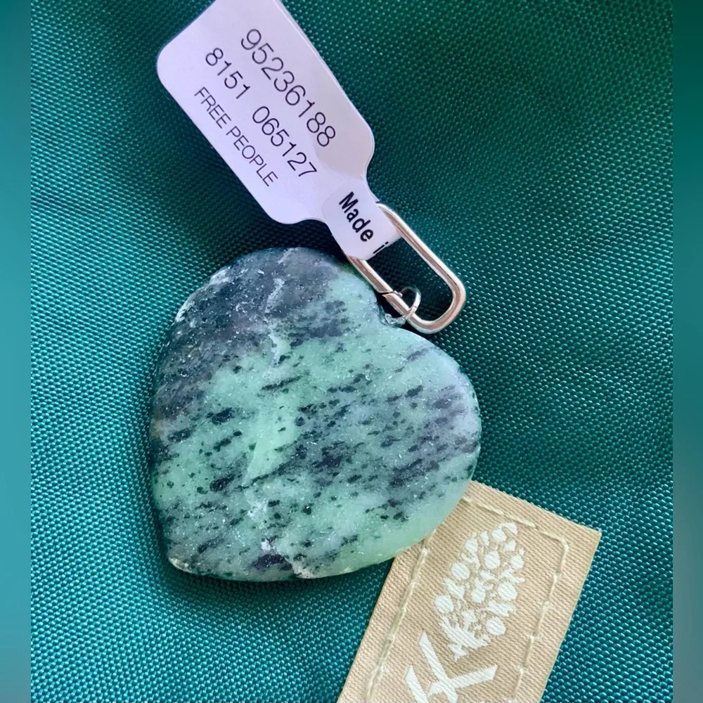~ Free People ~ ‘Stone Heart ~ Bag Charm’ *NWT* Charm~ Green ~ Hardware~ Silver - Picture 8 of 9